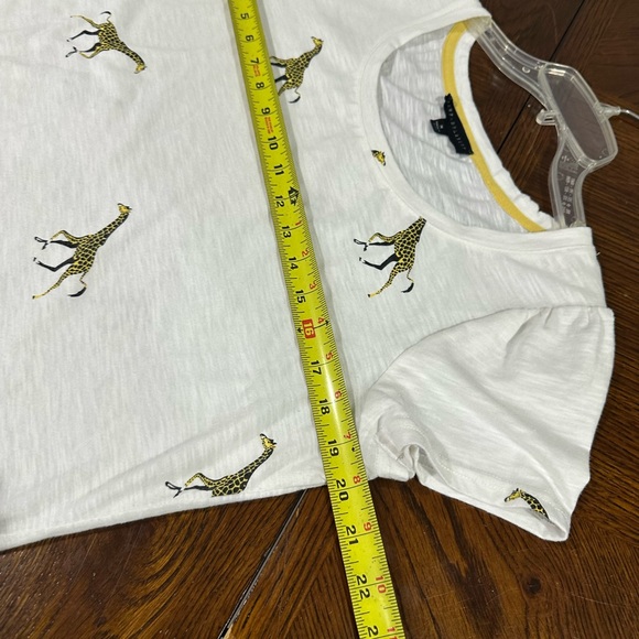 Jane + Delancey Women's Giraffe Print White Short Sleeve Tee Size Size M  Casual - Picture 7 of 8